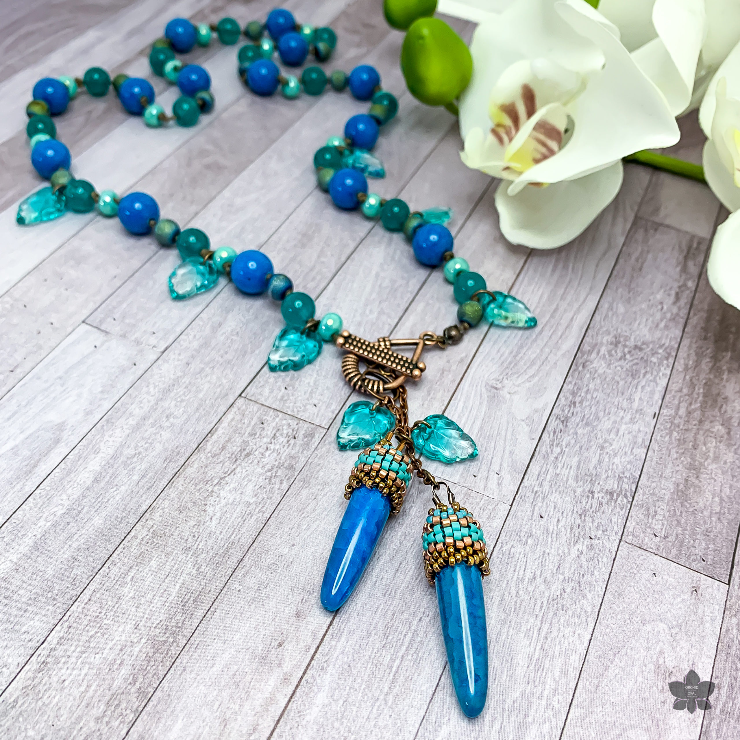 Aqua and Teal Leafy Beaded Agate Toggle Pendant Necklace