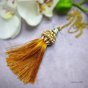 chameleon Large Beaded Bead Tassel Necklace Gold White