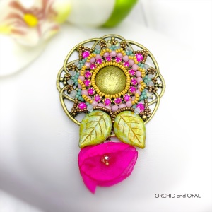 sun hat beaded brooch tutorial
