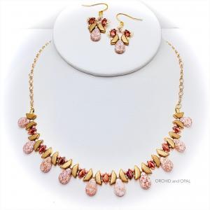 Tantalizing tinos necklace set peach gold