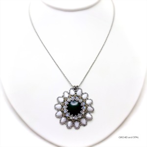 Sunflower Field Beaded Pendant Necklace - Black/Silver