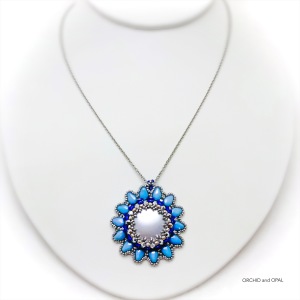 Sunflower Field Beaded Pendant Necklace - Silver Blue