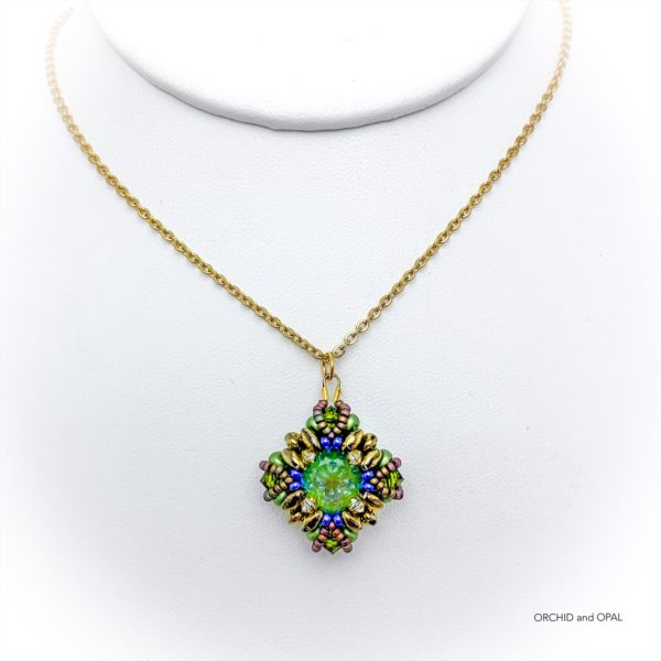 tranquil spring pendant necklace - green/gold