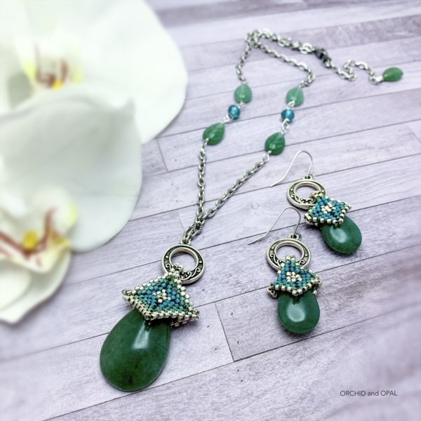 green aventurine beaded peyote pendant necklace and earrings