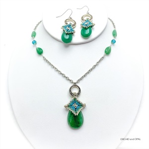 green aventurine beaded peyote pendant necklace and earrings