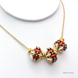 chameleon beaded bead necklace red cream